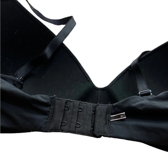 Victoria’s Secret • Black T-Shirt Lightly Lined Wireless Bra - Picture 7 of 10
